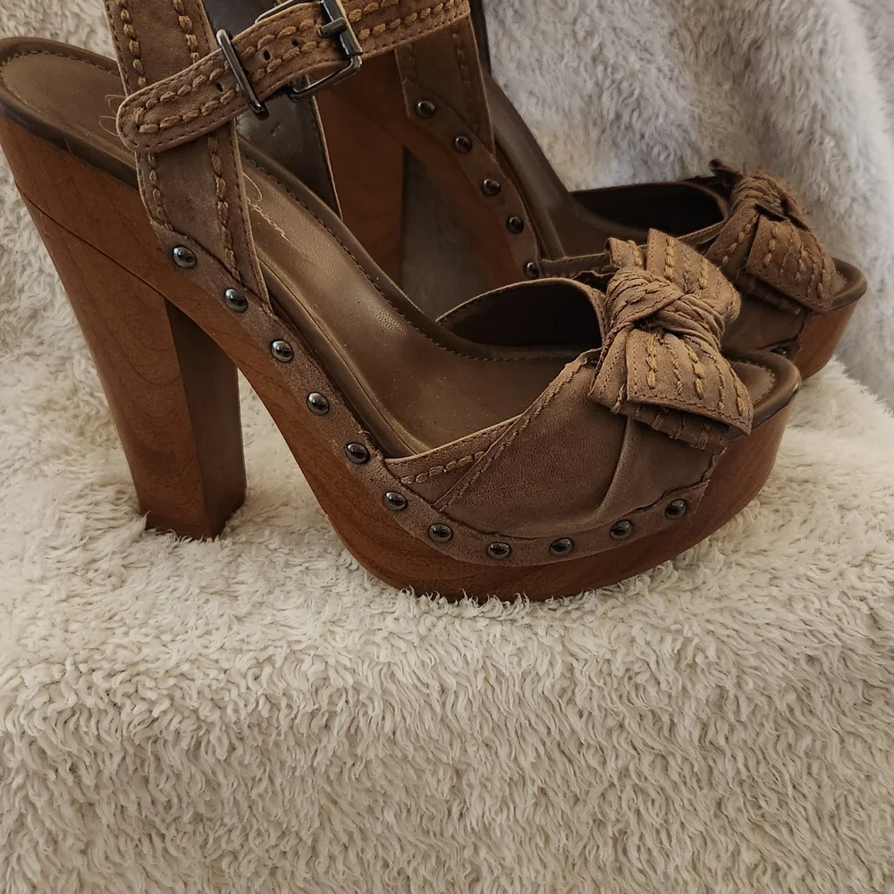 Jessica Simpson Brown Platform Heel Sandals with Bow Accent